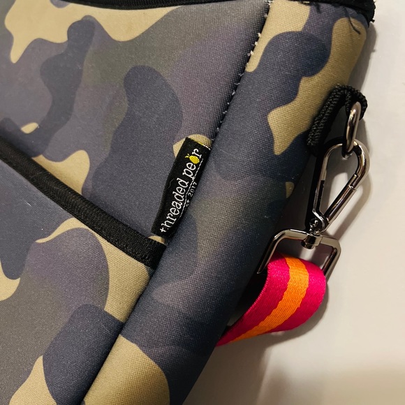 Threaded pear neoprene crossbody - Picture 4 of 7